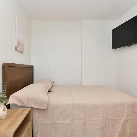 Chic 4br Stay-steps Away From Park Aparthotel
