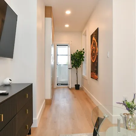 Aparthotel Chic 2br Stay-steps From Park 4*
