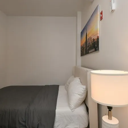 Modern 2br Near Park