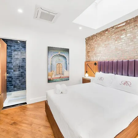 Holiday home The Landmark By Rove Travel - Townhome With Roof Deck New York