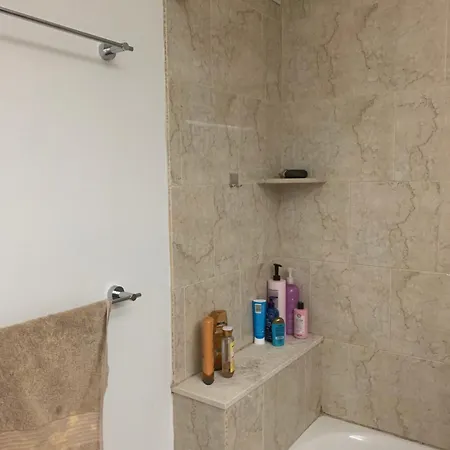 Homestay Street Large Private Bedroom ,high Speed Internet -female Only New York