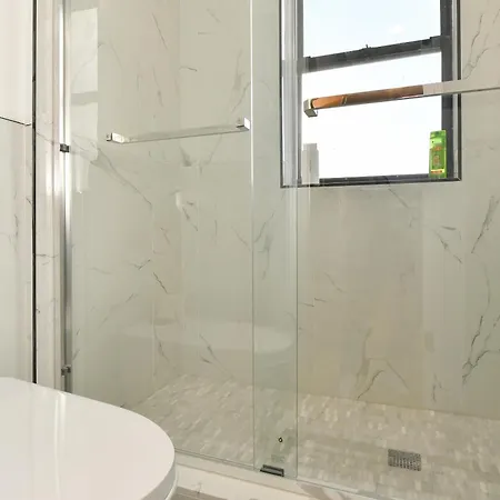 Chic 2br Stay-steps From Park Aparthotel