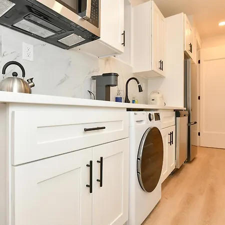 Chic 2br Stay-steps From Park New York