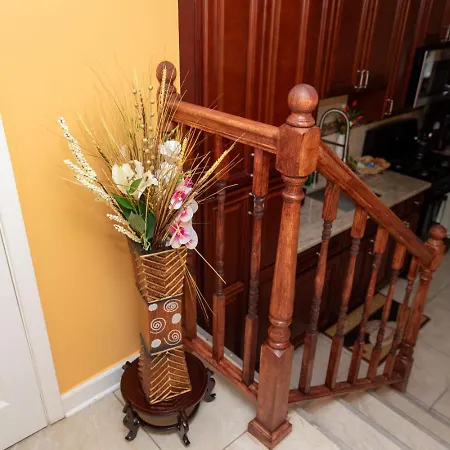 Timeless Elegance One Bedroom Holiday home New York