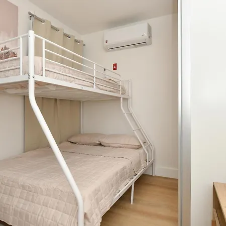 Chic 4br Stay-steps Away From Park