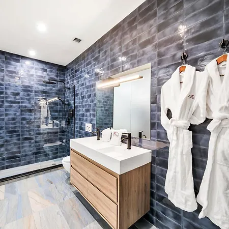 The Landmark By Rove Travel - Townhome With Roof Deck Holiday home *