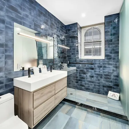 The Landmark By Rove Travel - Townhome With Roof Deck Holiday home New York