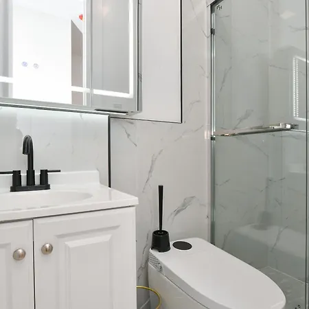 Modern 2br Near Park