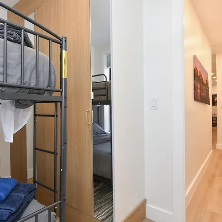 Modern 2br Near Park