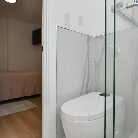 Chic 4br Stay-steps Away From Park Aparthotel 4*