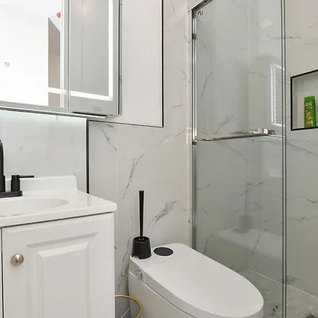 Modern 2br Near Park Aparthotel New York