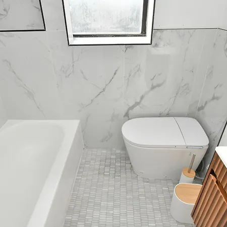 Chic 4br Stay-steps Away From Park