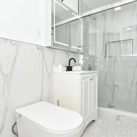 Chic 4br Stay-steps Away From Park New York