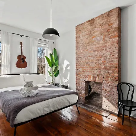 Rove Travel - Alderman Terrace - Townhome With Patio Holiday home New York