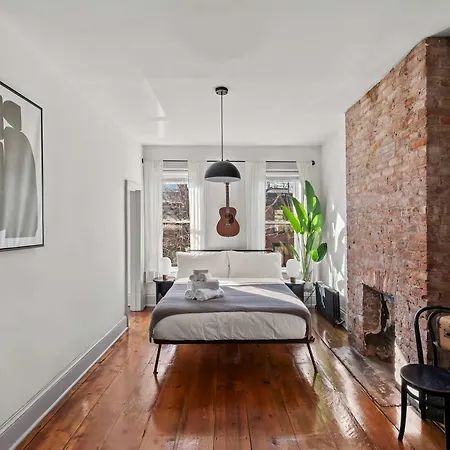 Rove Travel - Alderman Terrace - Townhome With Patio Holiday home New York
