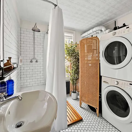 Rove Travel - Alderman Terrace - Townhome With Patio * New York