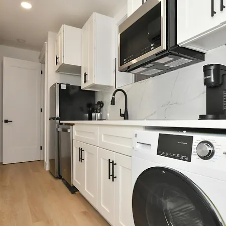Chic 4br Stay-steps Away From Park Aparthotel
