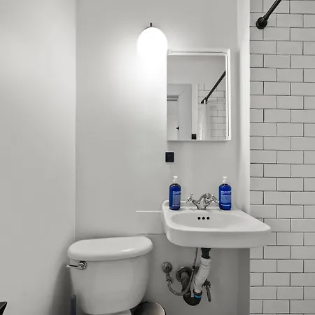 Rove Travel - Alderman Terrace - Townhome With Patio Holiday home New York