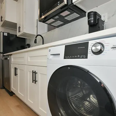 Chic 4br Stay-steps Away From Park
