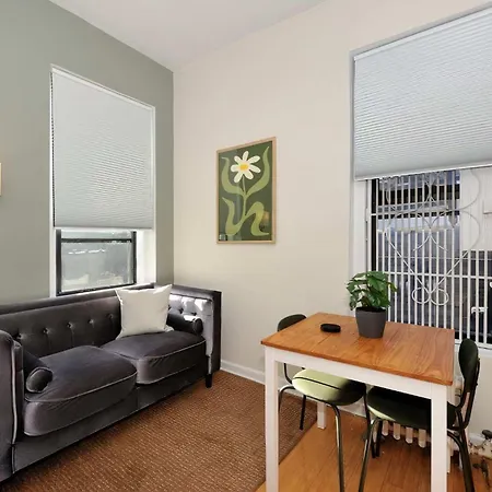 The Clinton Iii Vibe 8618 Apartment *