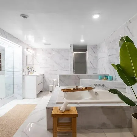 The Boca Abode - 2br 2bth W Jacuzzi Tub & Private Backyard