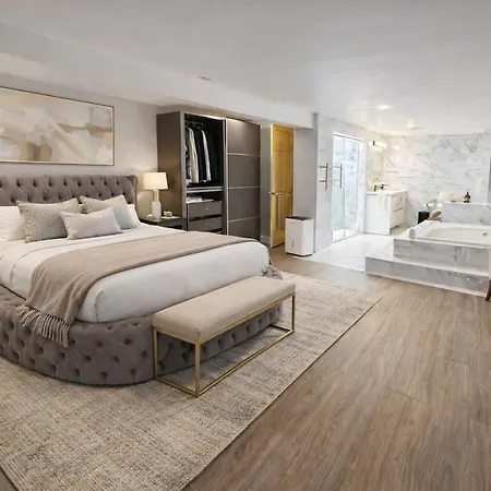 Apartment The Boca Abode - 2br 2bth W Jacuzzi Tub & Private Backyard