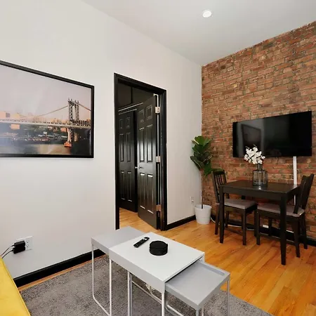 The Gram Vi Vibe 8680 Apartment *
