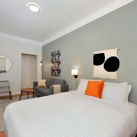 The Clinton Vibe 8491 Apartment