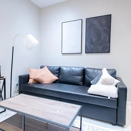 Comfy 2 Bedroom On Park West