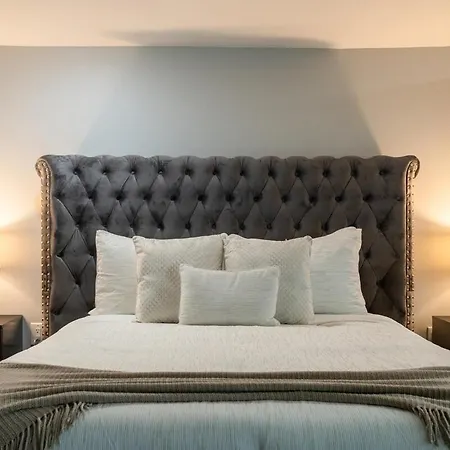 The Boca Abode - 2br 2bth W Jacuzzi Tub & Private Backyard