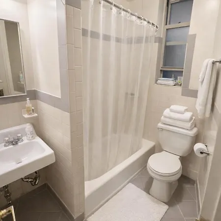 Stylish West Village Gem - Prime Nyc Location Apartment *