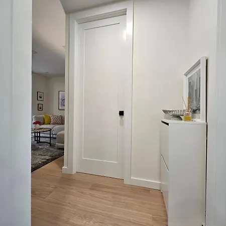 Spacious 2-bedroom Near Subway - Easy Manhattan Access Apartment New York
