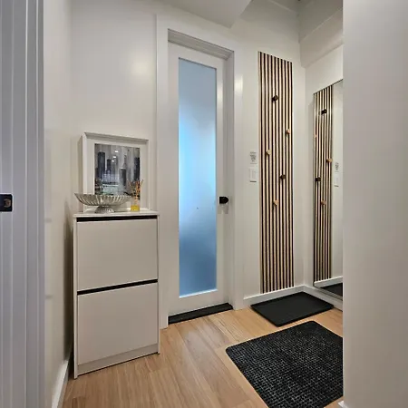 Spacious 2-bedroom Near Subway - Easy Manhattan Access Apartment