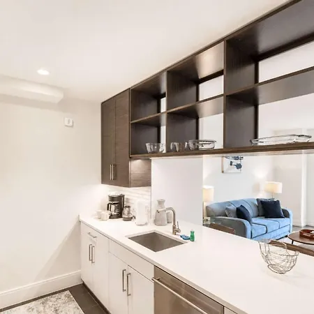 Luxury With Gym & Pool * New York