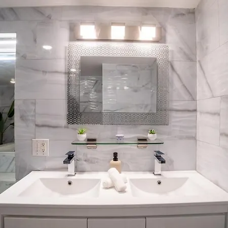 The Boca Abode - 2br 2bth W Jacuzzi Tub & Private Backyard