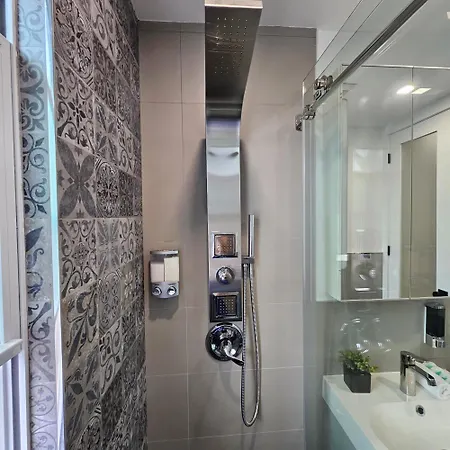 Spacious 2-bedroom Near Subway - Easy Manhattan Access Apartment *