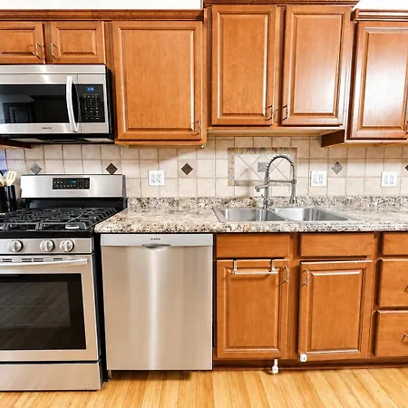 The Heights Haven, Spacious 6 Bedrooms Townhouse With Patio Apartment