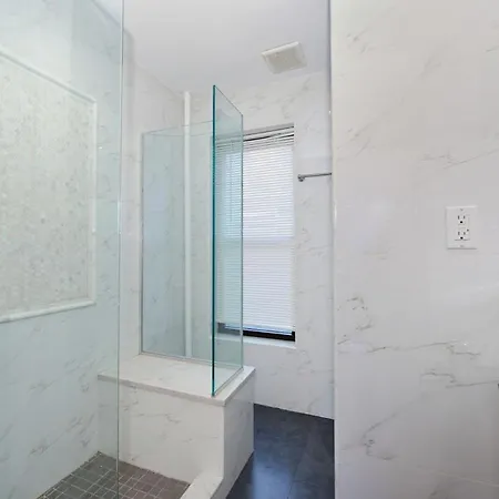 The Ideal Ix Vibe 8598 Apartment *
