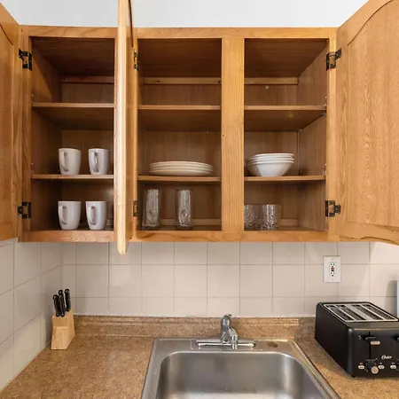 Fully Furnished 1br In Sunnyside - Near Subway *
