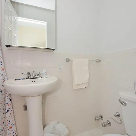 The Hudson Vibe 8686 Apartment