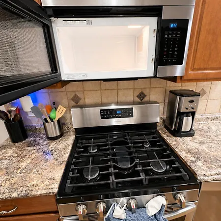Apartment The Heights Haven, Spacious 6 Bedrooms Townhouse With Patio