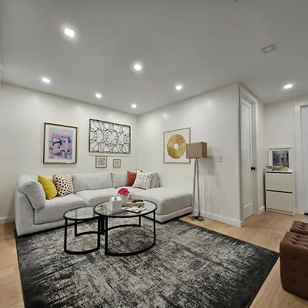 Spacious 2-bedroom Near Subway - Easy Manhattan Access *