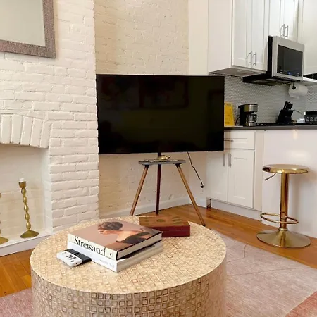 Gorgeous 2 Bedroom 2 Baths Nyc Oasis *