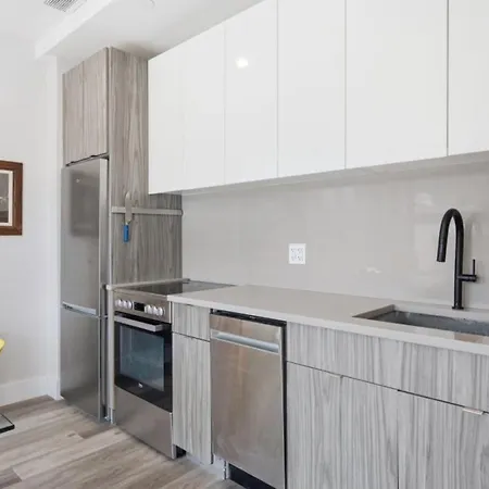 Modern Brooklyn Retreat W Balcony And Views Apartment