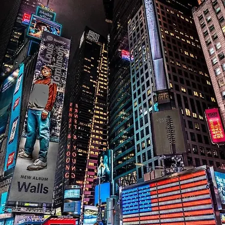Time Square Port Authority Hudson Yard Midtown West Super Convenient 1st Floor 1-bedroom Apartment *