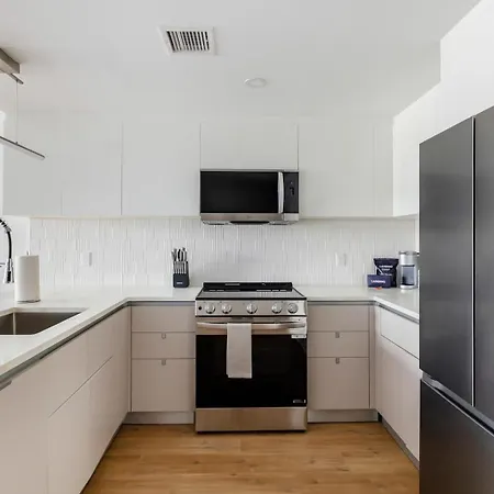 Landing Modern 2Bd Rooftop Lounge Gym Apartment *