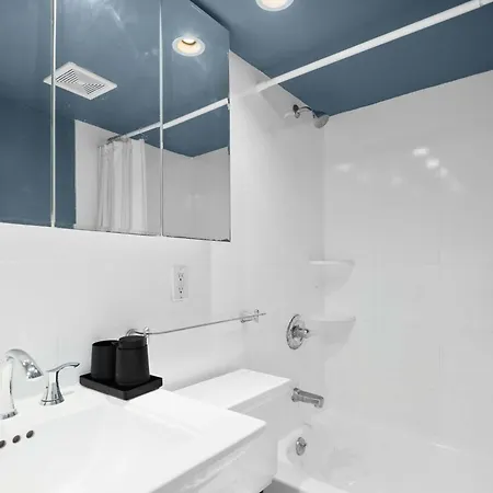 Stylish 3-bedroom Lower East Side Apartment *