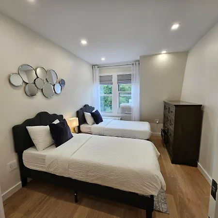 Spacious 2-bedroom Near Subway - Easy Manhattan Access Apartment New York