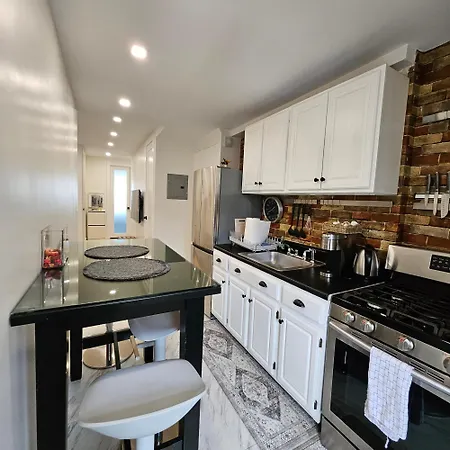 Spacious 2-bedroom Near Subway - Easy Manhattan Access Apartment *