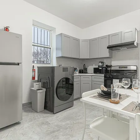 Apartment Modern 2br Retreat With Washer & Dryer - Near Subway & Lga New York
